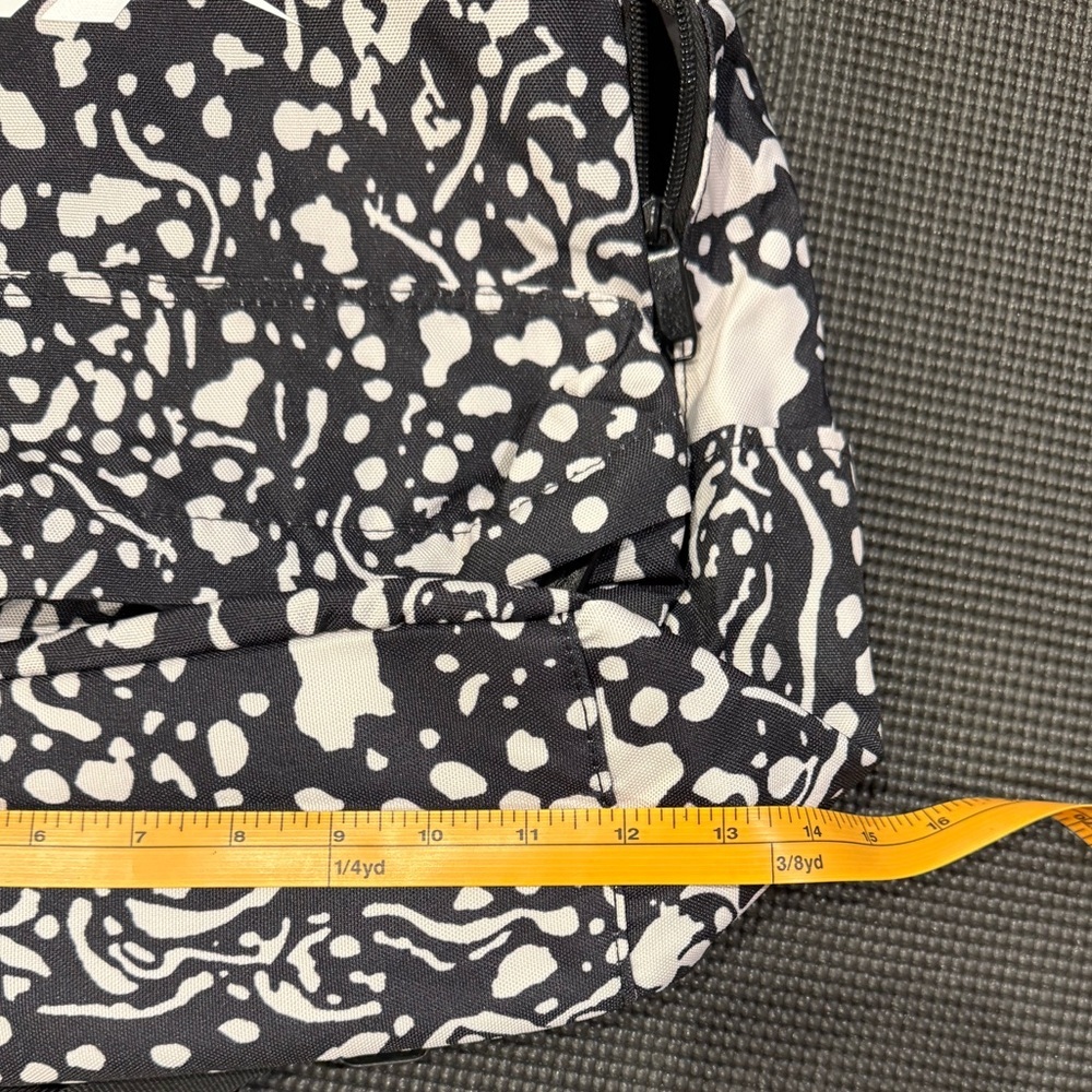 Reebok Black and White Backpack Men/Women Large Bag - Picture 10 of 13